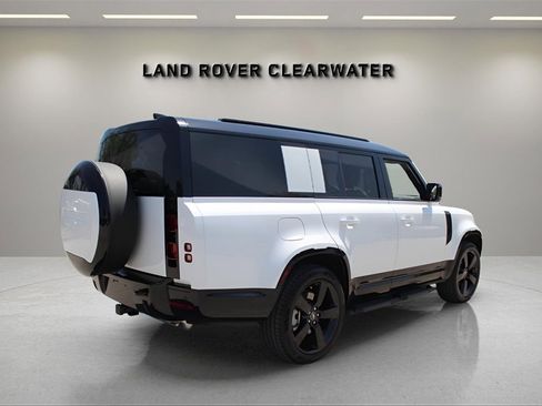 New 2025 Land Rover Defender 130 X-Dynamic SE image 5