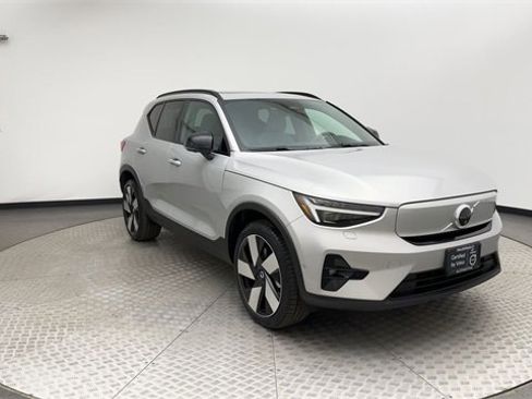 Certified 2023 Volvo XC40 Recharge Ultimate image 8