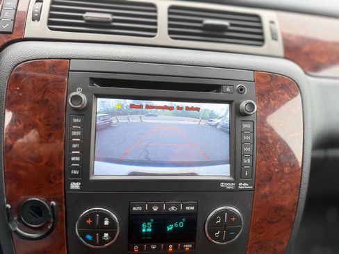 Used 2014 Chevrolet Suburban LTZ AWD/4WD image 20