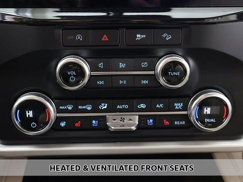 Used 2024 Ford Expedition Max XLT image 8