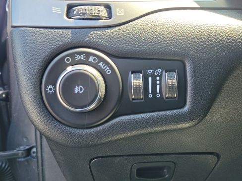 Used 2020 Jeep Cherokee Latitude Plus w/ Cold Weather Group AWD/4WD image 19