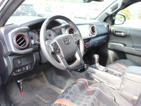 Used 2022 Toyota Tacoma TRD Sport w/ TRD Premium Sport Package RWD image 10