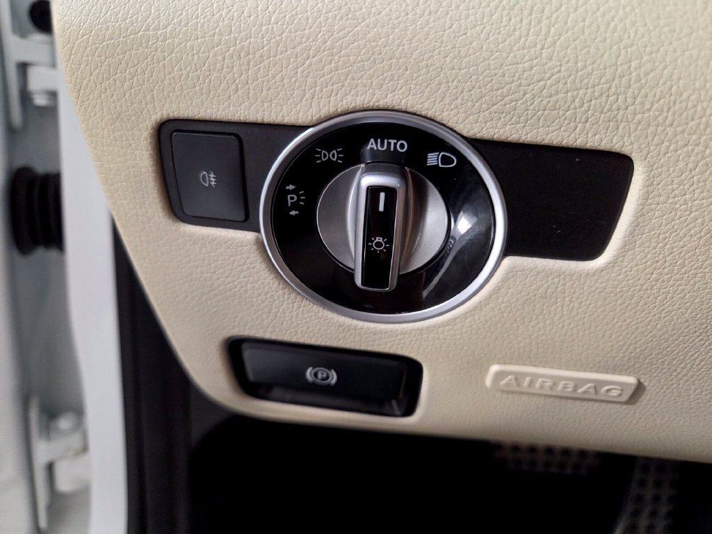 Used 2020 Mercedes-Benz SLC 300 image 19