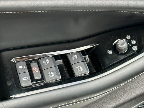 Used 2022 Jeep Grand Cherokee L Overland w/ Luxury Tech Group IV image 14