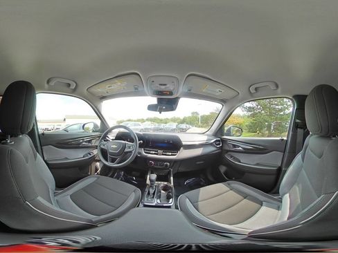 Used 2025 Chevrolet TrailBlazer LT FWD image 37