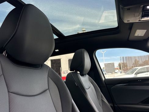New 2026 Volkswagen Tiguan SE R-Line FWD image 15