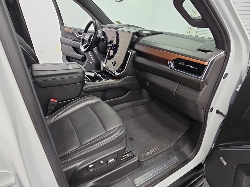 Certified 2025 GMC Yukon Denali RWD image 40