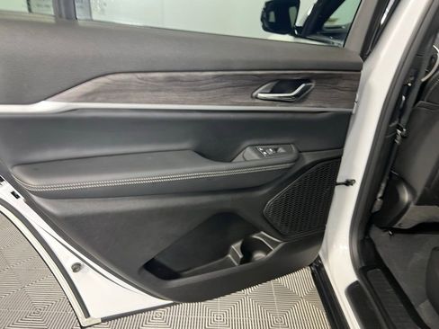 Used 2024 Jeep Grand Cherokee L Limited image 27