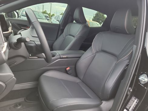 Used 2025 Toyota Crown XLE image 18