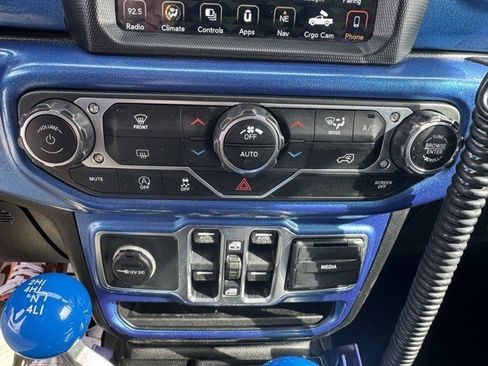 Used 2018 Jeep Wrangler Unlimited Sahara image 21