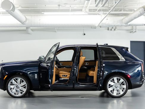 Certified 2025 Rolls-Royce Cullinan AWD/4WD image 28