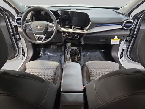 New 2026 Chevrolet Trax LT w/ Driver Confidence Package FWD image 9