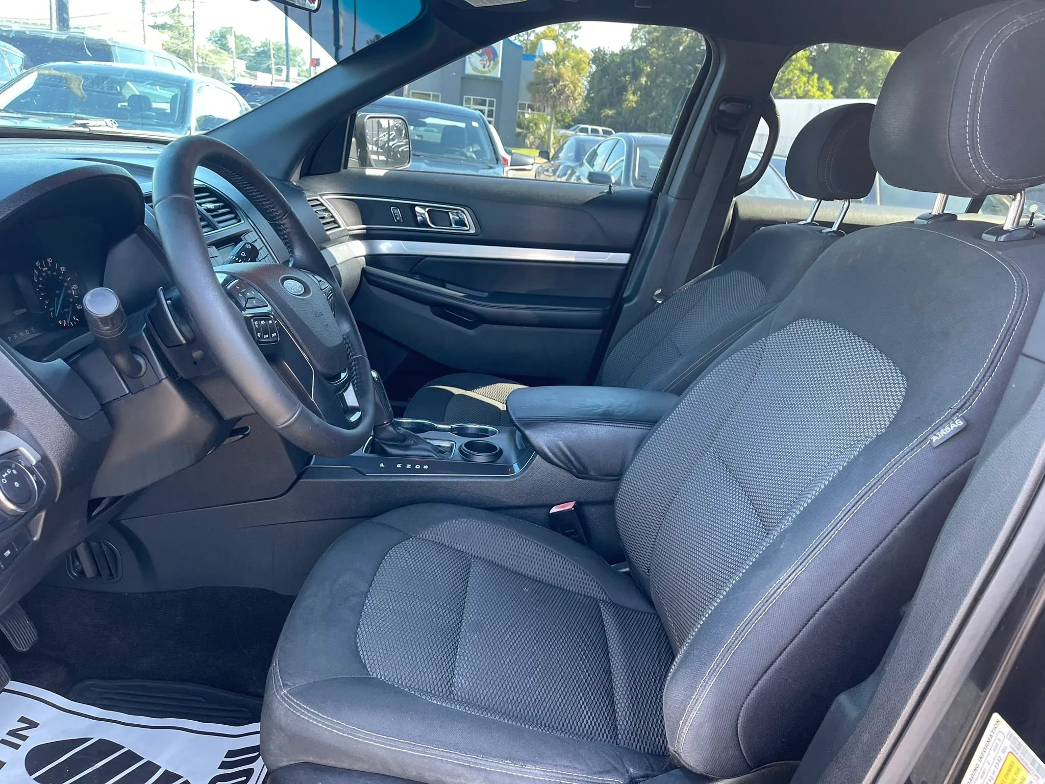 Used 2016 Ford Explorer XLT FWD image 9