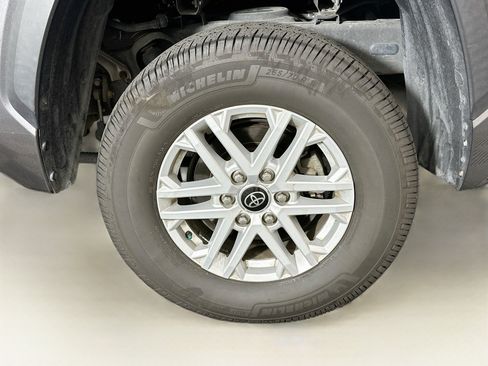 Used 2022 Toyota Tundra SR5 AWD/4WD image 11