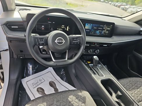 Used 2025 Nissan Kicks SV FWD image 20