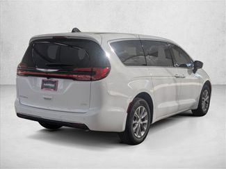 New 2026 Chrysler Pacifica Select video 2