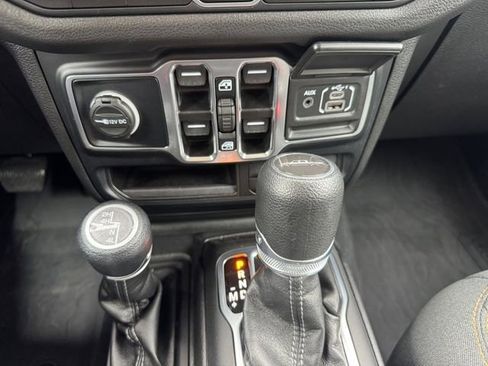 Used 2024 Jeep Gladiator Sport image 25