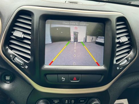 Used 2018 Jeep Cherokee Limited AWD/4WD image 36