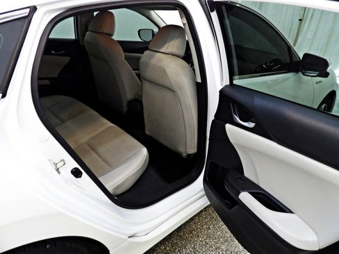Used 2019 Honda Insight EX image 11