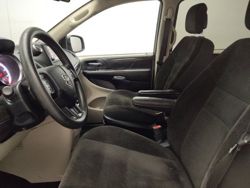 Used 2018 Dodge Grand Caravan SE w/ UConnect Hands-Free Group FWD image 17