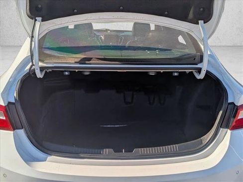 Used 2018 Chevrolet Malibu Hybrid w/ Leather Package image 6