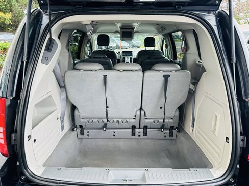 Used 2008 Chrysler Town & Country Touring FWD image 35