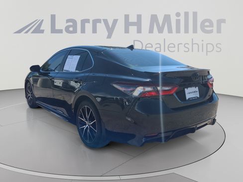 Used 2023 Toyota Camry SE FWD image 3