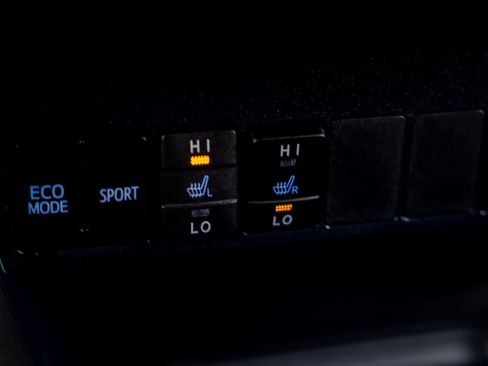 Used 2016 Toyota RAV4 SE w/ Advanced Technology Package FWD image 20
