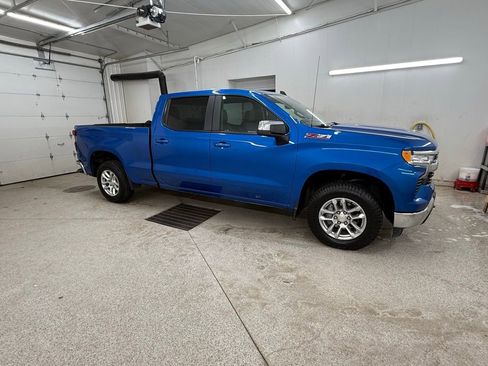Used 2024 Chevrolet Silverado 1500 LT AWD/4WD image 3