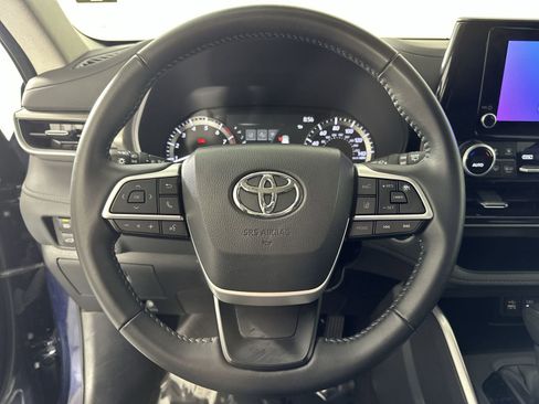 Used 2025 Toyota Highlander LE FWD image 14