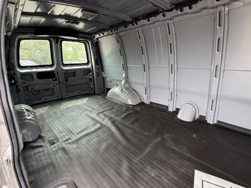 Used 2016 Chevrolet Express 3500 Extended RWD image 22