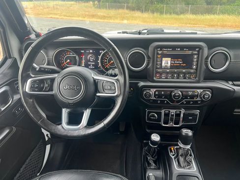 Used 2018 Jeep Wrangler Unlimited Sahara image 10