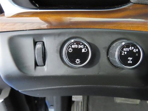 Used 2020 Cadillac Escalade Luxury AWD/4WD image 19