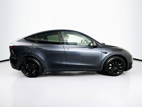 Used 2024 Tesla Model Y Long Range AWD/4WD image 10