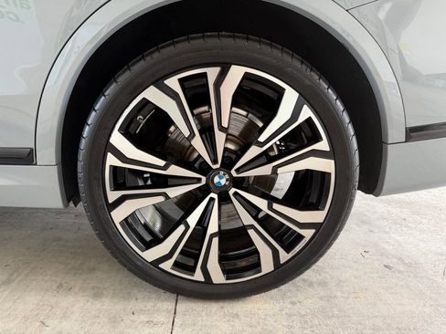 Used 2023 BMW X7 xDrive40i w/ M Sport Package AWD/4WD image 17