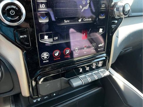 Used 2019 RAM 1500 Laramie AWD/4WD image 34
