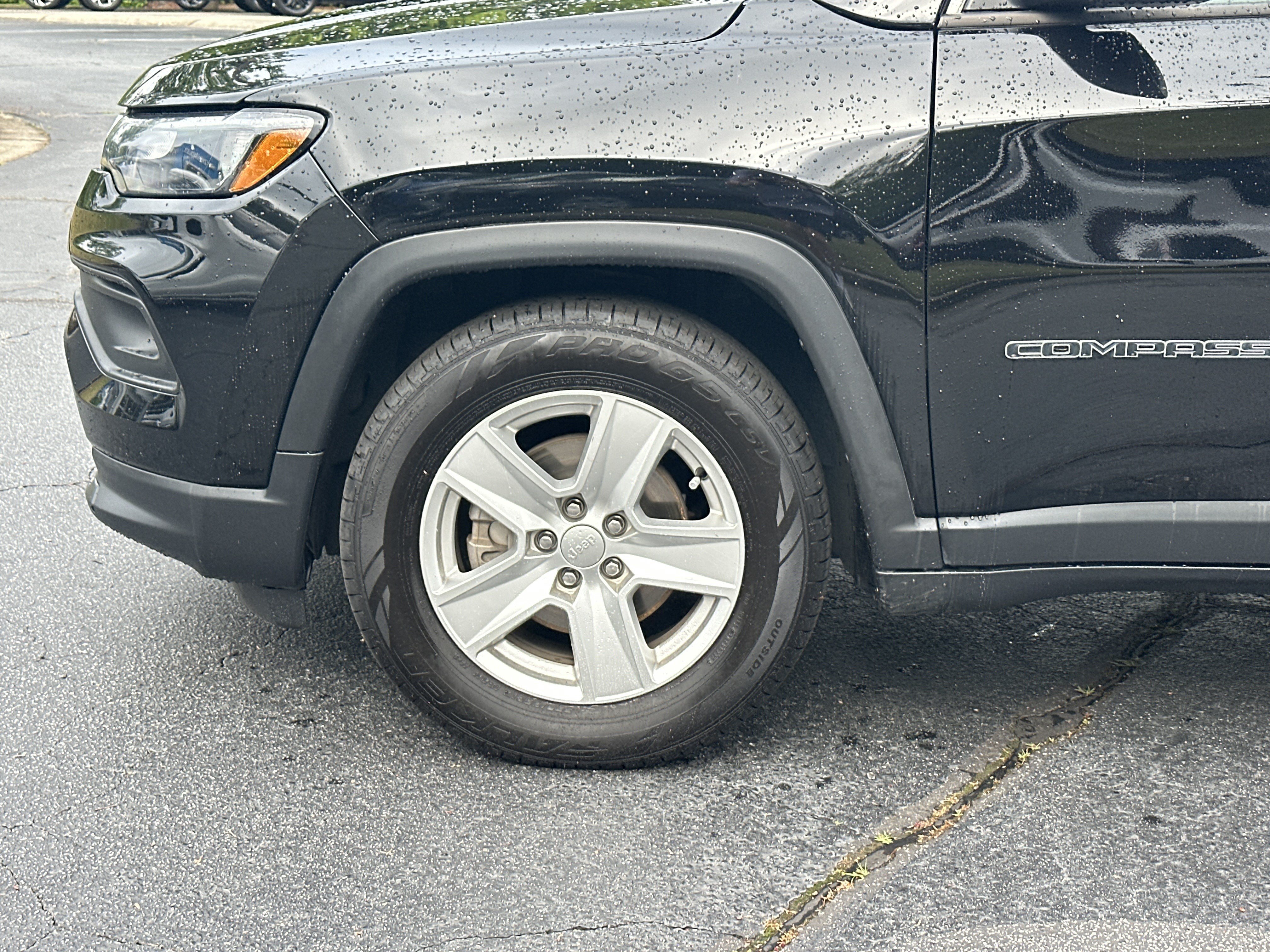 Used 2022 Jeep Compass Latitude FWD image 9