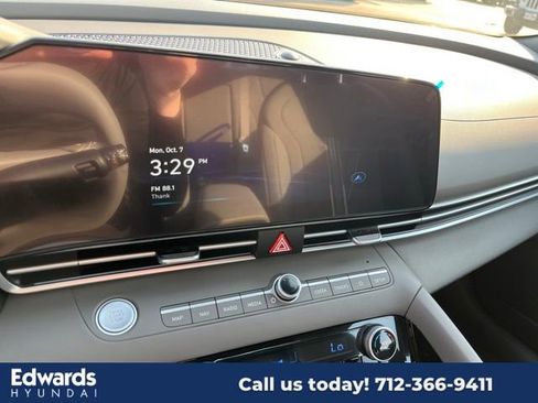 New 2025 Hyundai Elantra SEL image 23