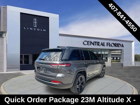 Used 2024 Jeep Grand Cherokee Altitude AWD/4WD image 2