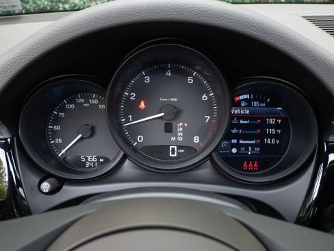 Used 2024 Porsche Macan image 21