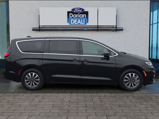 Used 2023 Chrysler Pacifica Touring-L FWD video 2