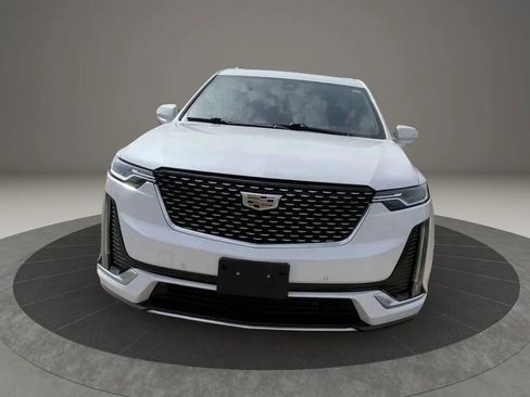 Used 2023 Cadillac XT6 Premium Luxury AWD/4WD image 2