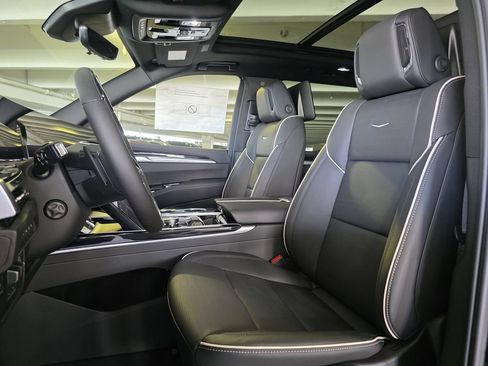 New 2026 Cadillac Escalade ESV Sport w/ Touring Package AWD/4WD image 17