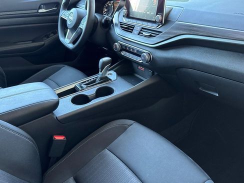 Used 2025 Nissan Altima 2.5 SV image 31