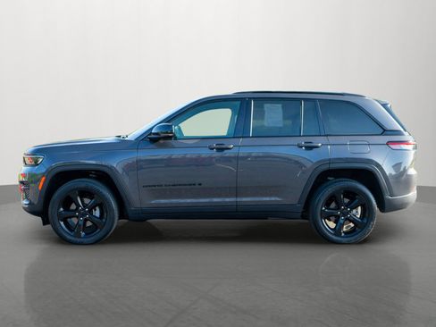 Used 2023 Jeep Grand Cherokee Altitude AWD/4WD image 4