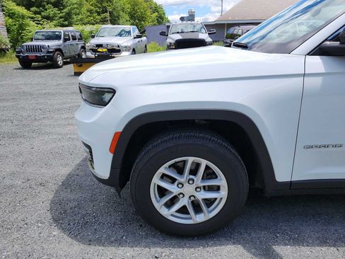 Used 2024 Jeep Grand Cherokee L Laredo AWD/4WD image 10