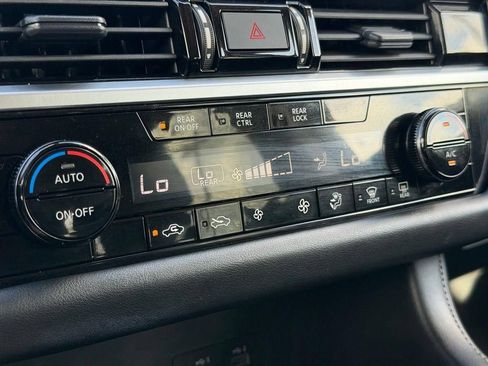 Used 2025 Nissan Pathfinder SV FWD image 25
