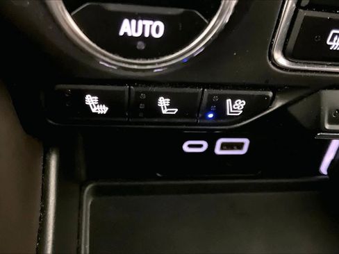 Used 2023 GMC Yukon XL SLT w/ SLT Premium Package image 34