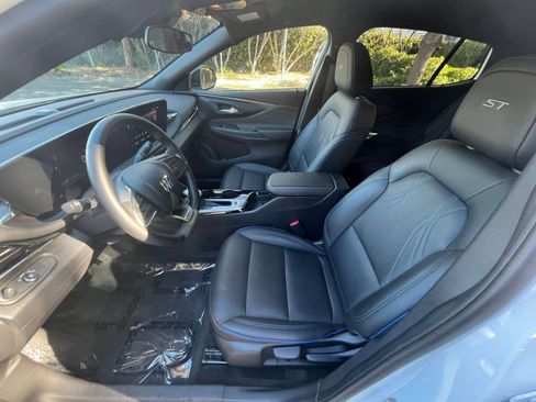 Used 2025 Buick Envista Sport Touring image 24