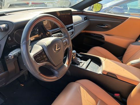 Used 2023 Lexus ES 300h w/ Accessory Package (Z1) image 10